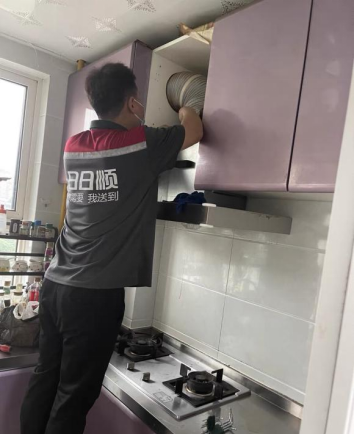 月圓情意濃 日日順居家場(chǎng)景解決方案，用絲絲關(guān)懷化解節(jié)假之憂——記冰箱維修團(tuán)隊(duì)的暖心舊記中秋假期服務(wù)“事